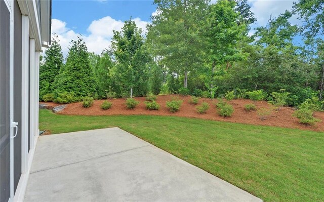 6003 Rollingwood Way, Hoschton, GA 30548 - view of grassy yard featuring a patio area