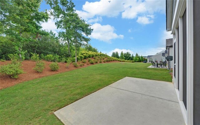 6003 Rollingwood Way, Hoschton, GA 30548 - view of green lawn featuring a patio