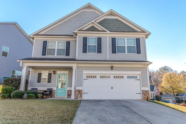 craftsman house featuring a garage and a front lawn