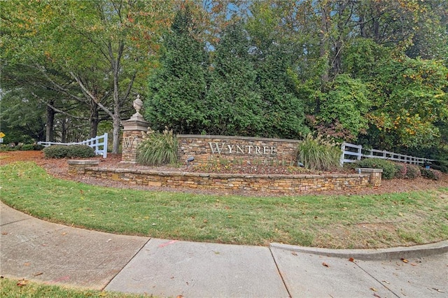 view of community / neighborhood sign