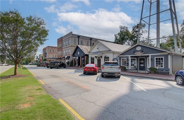 18 Slick Ct, Senoia, GA 30276 - view of property featuring uncovered parking