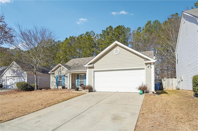 view of front of home featuring a front yard