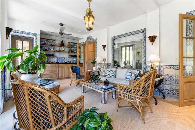 sitting room with ceiling fan