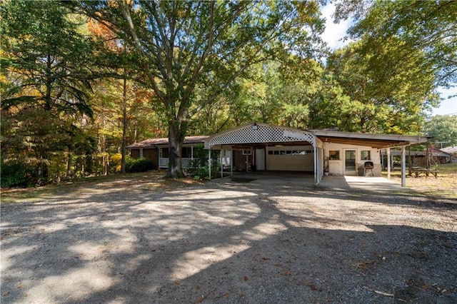 view of front facade featuring a garage