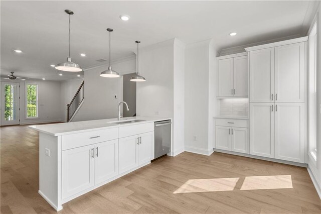 unfurnished living room featuring light wood-type flooring, ornamental molding, and ceiling fan