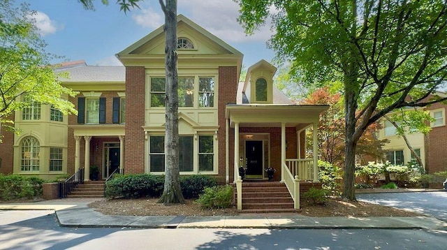2010 Riverside Rd, Roswell, GA 30076 - view of front facade featuring brick siding