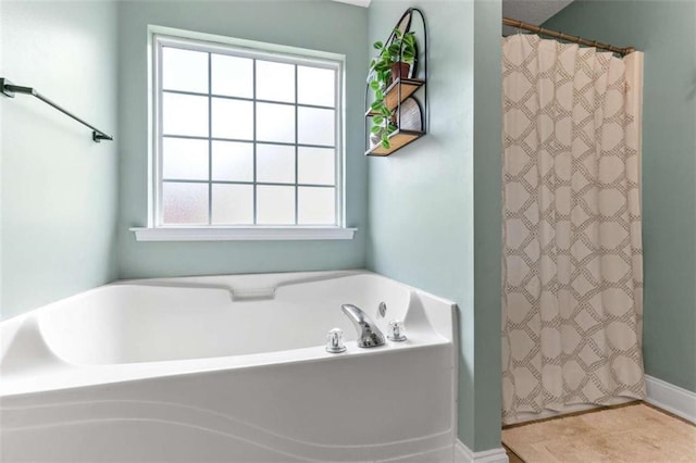 102 Blackstone Ct, Kathleen, GA 31047 - bathroom with a garden tub, curtained shower, and baseboards