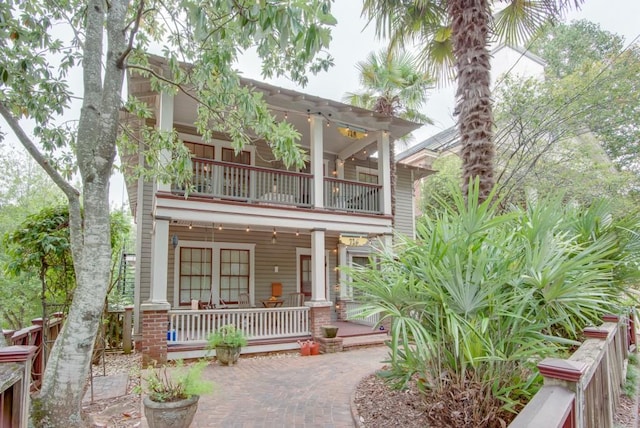 view of front of home featuring a balcony