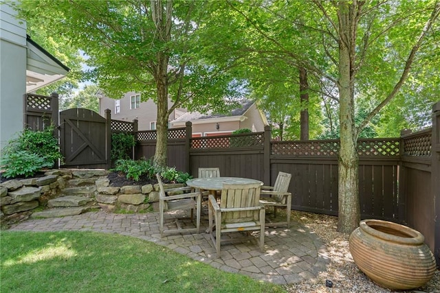 175 Centennial Trce, Roswell, GA 30076 - fenced backyard featuring a gate, a patio area, and outdoor dining space