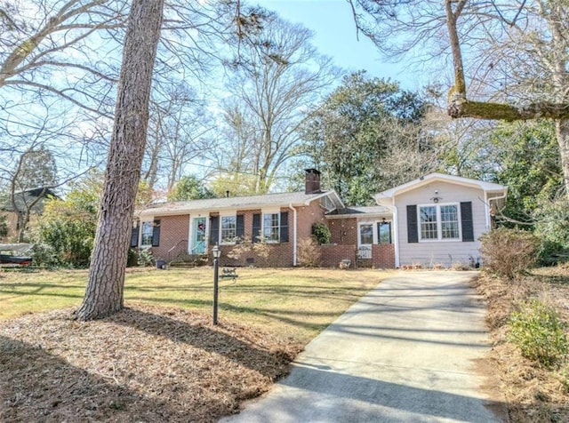 single story home with a front lawn