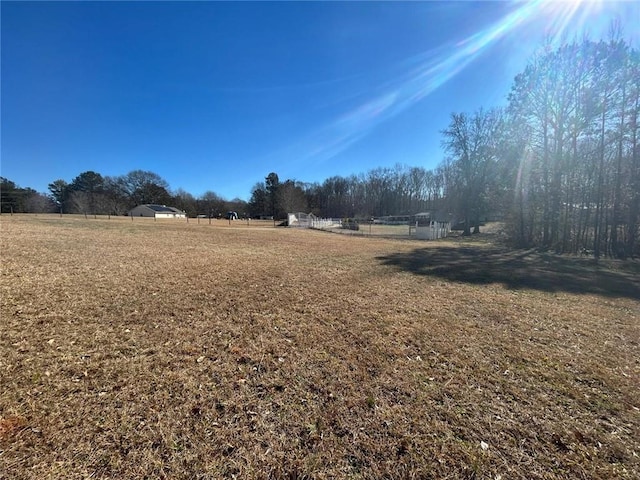 view of yard featuring a rural view