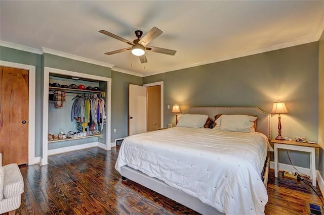 bedroom with dark wood-type flooring, ceiling fan, and crown molding