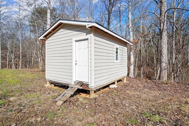 view of outbuilding