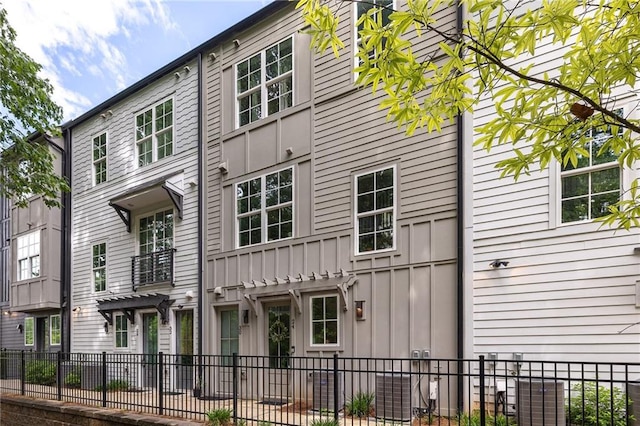 24 Becker Pl NW, Atlanta, GA 30307 - view of front facade with board and batten siding