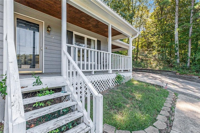 property entrance featuring a porch