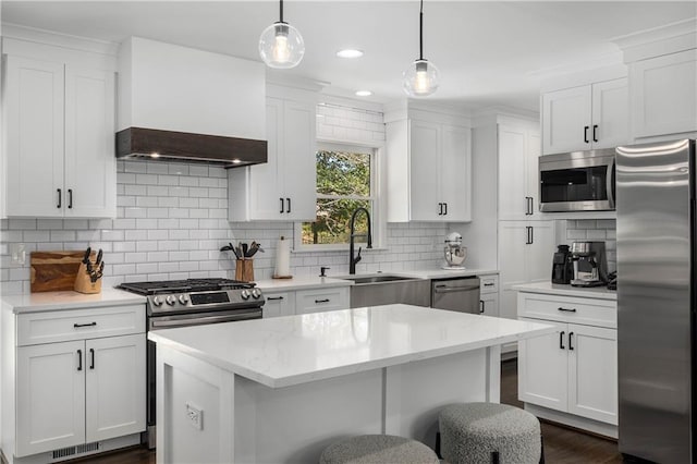 1055 Delmont Ter, Roswell, GA 30075 - kitchen featuring appliances with stainless steel finishes, a sink, custom exhaust hood, a kitchen bar, and tasteful backsplash
