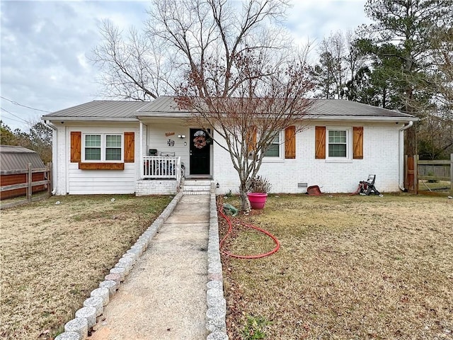 ranch-style home with a front lawn and covered porch