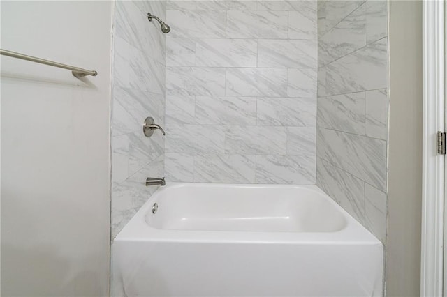 bathroom featuring tiled shower / bath