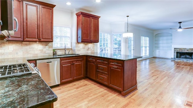 251 Waterford Cove Dr, Suwanee, GA 30024 - kitchen featuring appliances with stainless steel finishes, a sink, a peninsula, ceiling fan, and light wood-style floors