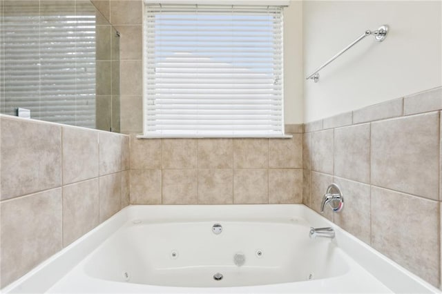 2760 Lions Gate Dr, Cumming, GA 30041 - full bath featuring a jetted tub