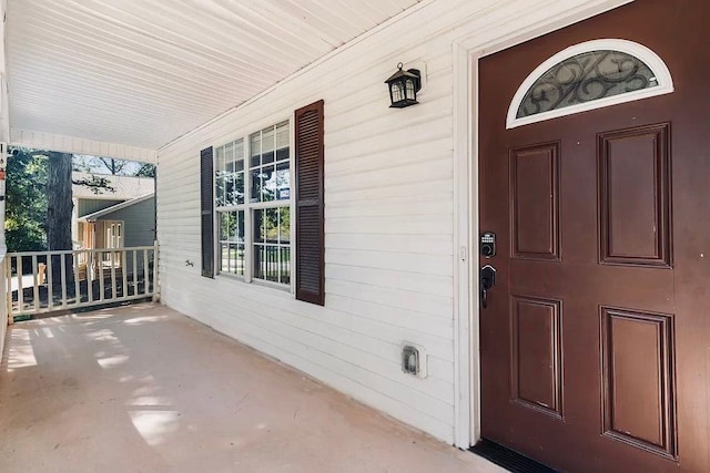 property entrance featuring covered porch