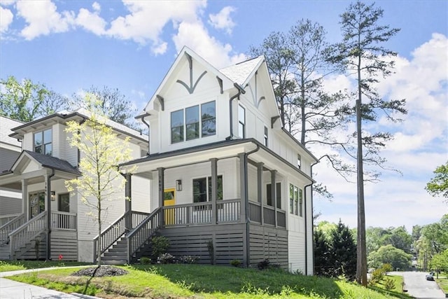 view of front of house featuring a front lawn and a porch