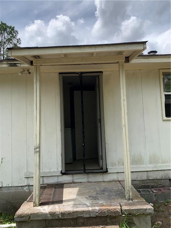 view of exterior entry