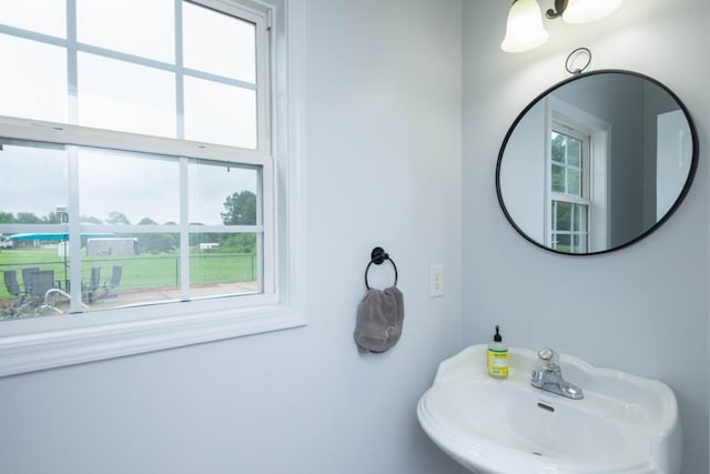 bathroom featuring sink