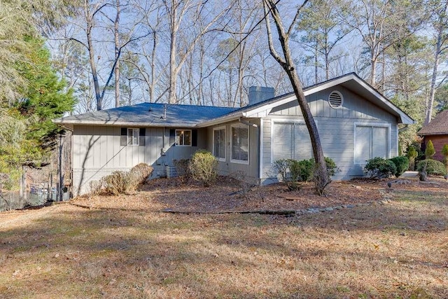 view of front of house with a front yard