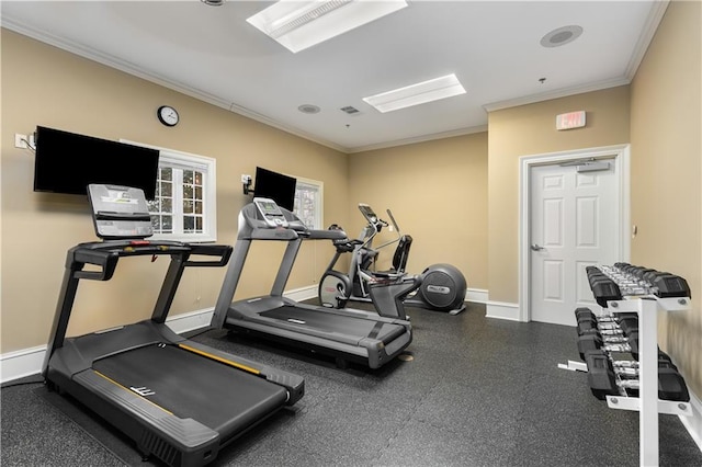 exercise room with crown molding and baseboards