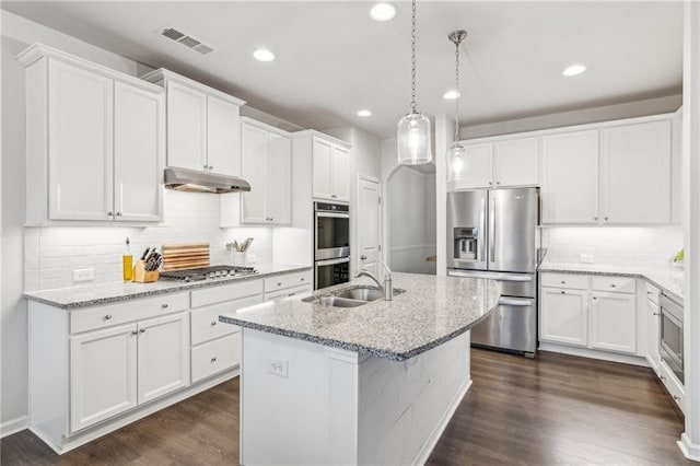 kitchen with visible vents, a sink, dark wood-type flooring, appliances with stainless steel finishes, and under cabinet range hood