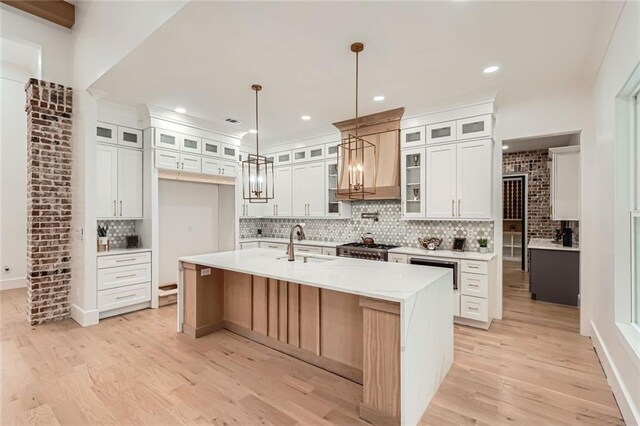 2625 Beverly Ln, Snellville, GA 30078 - kitchen with tasteful backsplash, light wood-style floors, light countertops, white cabinets, and recessed lighting