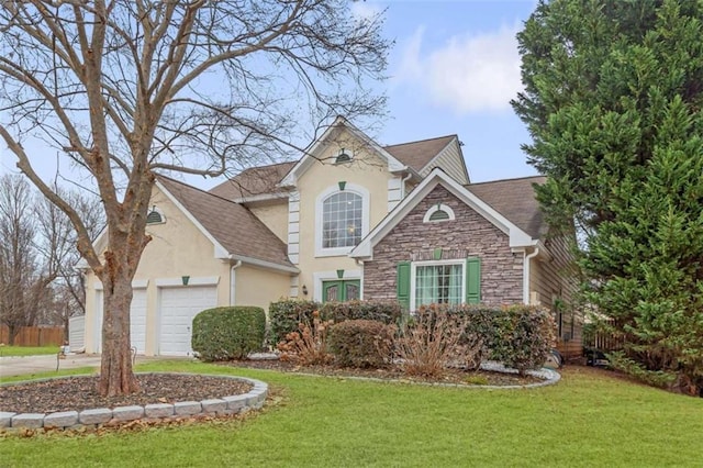 view of front property featuring a front lawn