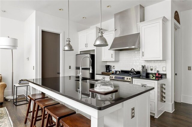 interior space with visible vents, a healthy amount of sunlight, baseboards, and wood finished floors