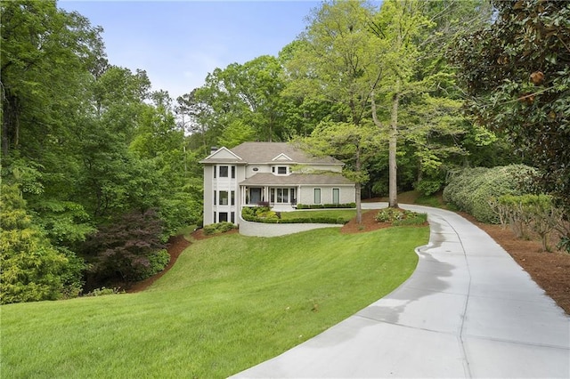 660 Willow Knoll Dr SE, Marietta, GA 30067 - view of front of home featuring a front lawn, driveway, and a forest view