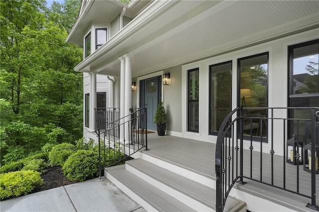 660 Willow Knoll Dr SE, Marietta, GA 30067 - entrance to property with a porch
