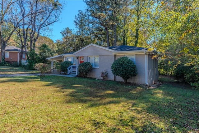 ranch-style home featuring a front yard