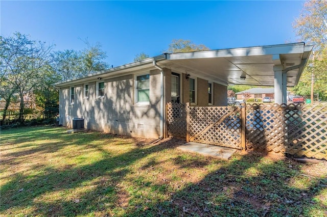 back of house featuring a yard