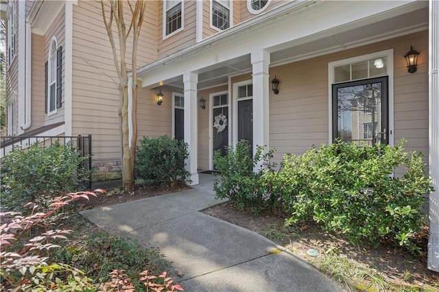 entrance to property featuring a porch