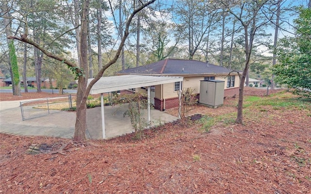view of outdoor structure featuring a carport
