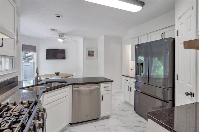 1867 N Creek Cir, Alpharetta, GA 30009 - kitchen with refrigerator with ice dispenser, dishwasher, light marble finish flooring, a sink, and a ceiling fan