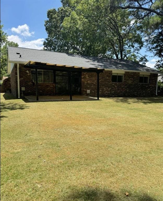view of green lawn with a patio area