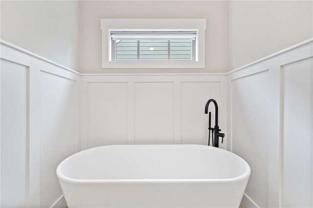 1010 Fendley St, Woodstock, GA 30188 - full bath featuring a decorative wall, a soaking tub, and wainscoting