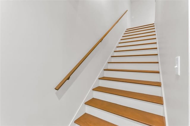 618 W Glade Creek Rd, Clarkesville, GA 30523 - view of stairway