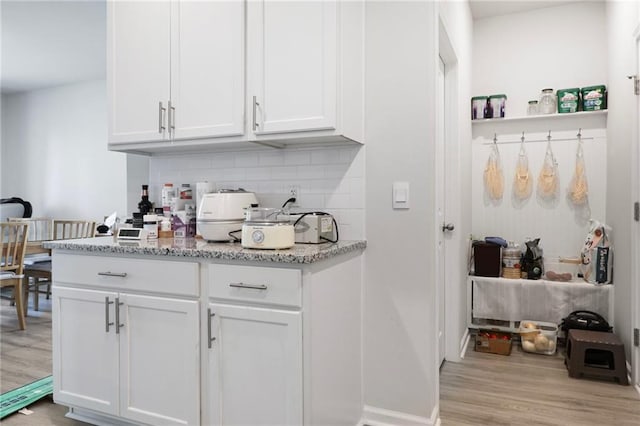 301 Merganser Dr, Pooler, GA 31322 - bar with backsplash, light wood finished floors, and baseboards
