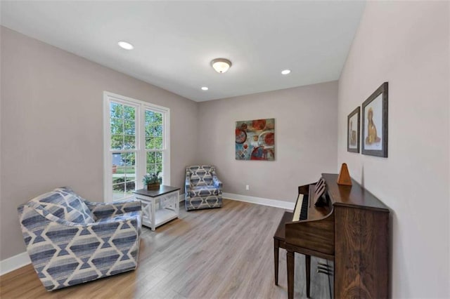 829 Verdun Way, Marietta, GA 30064 - living area with baseboards, recessed lighting, and light wood-style floors