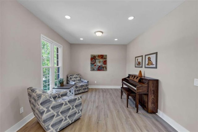 829 Verdun Way, Marietta, GA 30064 - living area with recessed lighting, light wood-type flooring, and baseboards