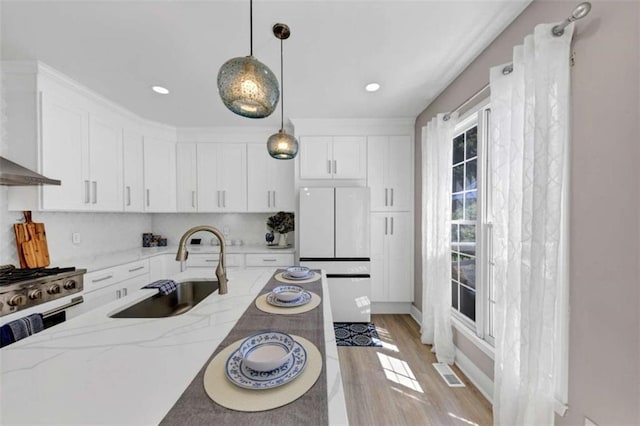 829 Verdun Way, Marietta, GA 30064 - kitchen featuring visible vents, a sink, freestanding refrigerator, pendant lighting, and white cabinetry