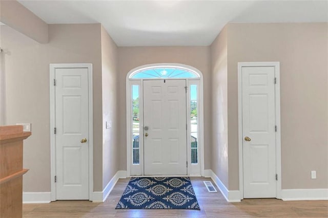 829 Verdun Way, Marietta, GA 30064 - foyer with baseboards, wood finished floors, and visible vents