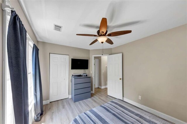 829 Verdun Way, Marietta, GA 30064 - bedroom featuring light wood-style floors, visible vents, baseboards, and ceiling fan